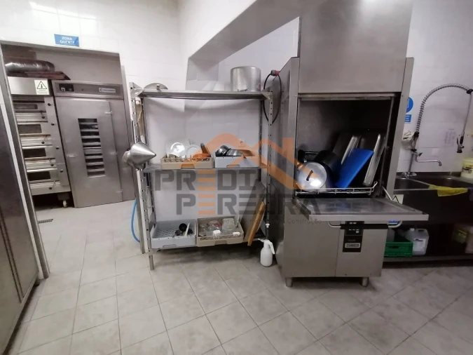 Loja para Venda em Santo António dos Cavaleiros e Frielas Foto 28