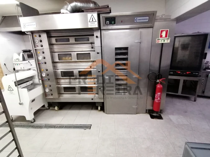 Loja para Venda em Santo António dos Cavaleiros e Frielas Foto 30