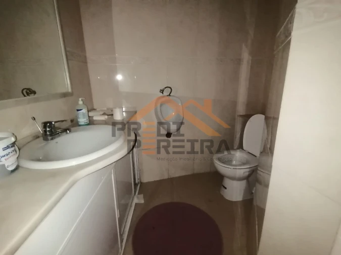 Loja para Venda em Santo António dos Cavaleiros e Frielas Foto 35