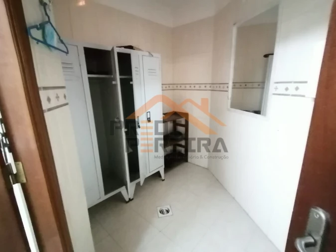 Loja para Venda em Santo António dos Cavaleiros e Frielas Foto 39