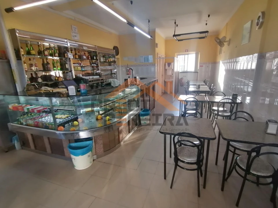 Negócio para Cedência de Quotas em Santo António dos Cavaleiros e Frielas Foto 2