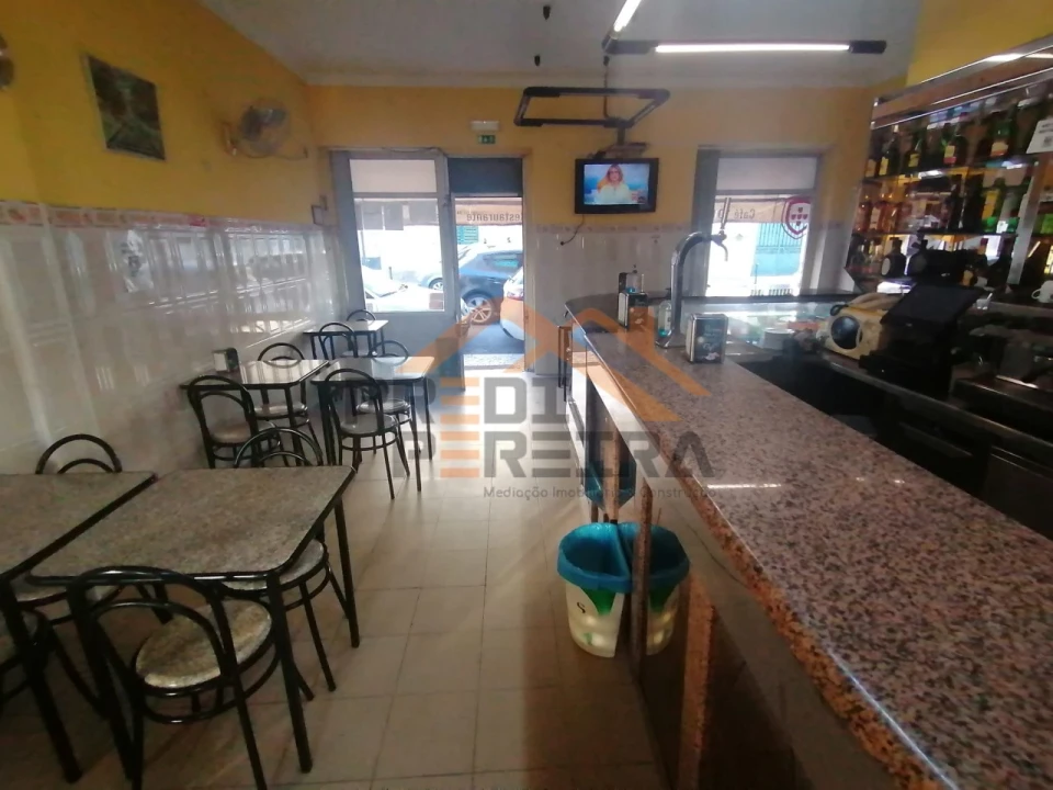 Negócio para Cedência de Quotas em Santo António dos Cavaleiros e Frielas Foto 3