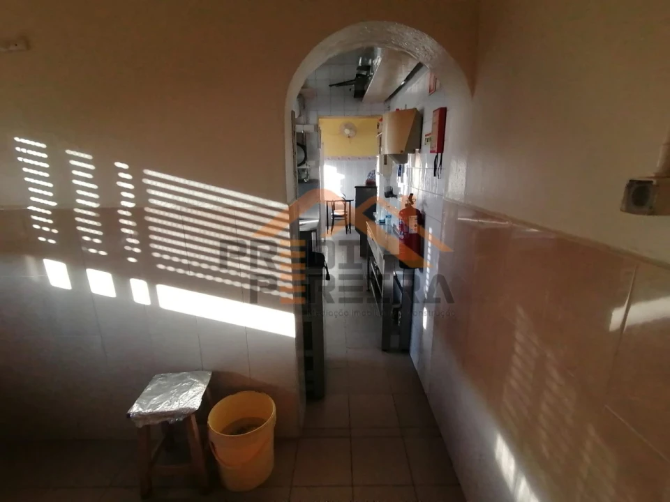 Negócio para Cedência de Quotas em Santo António dos Cavaleiros e Frielas Foto 11