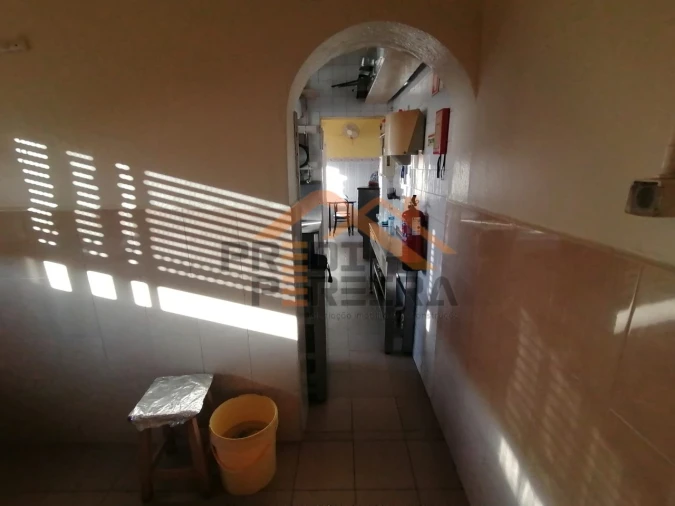 Negócio para Cedência de Quotas em Santo António dos Cavaleiros e Frielas Foto 11