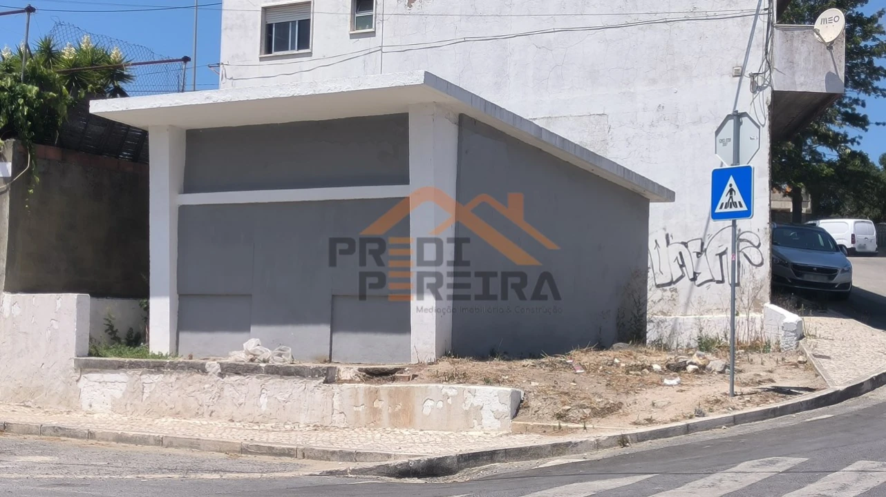 Loja para Venda em Pontinha e Famões Foto 1