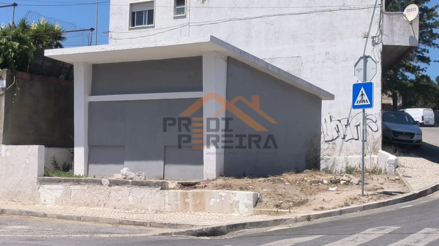 Loja para Venda em Pontinha e Famões Foto 1