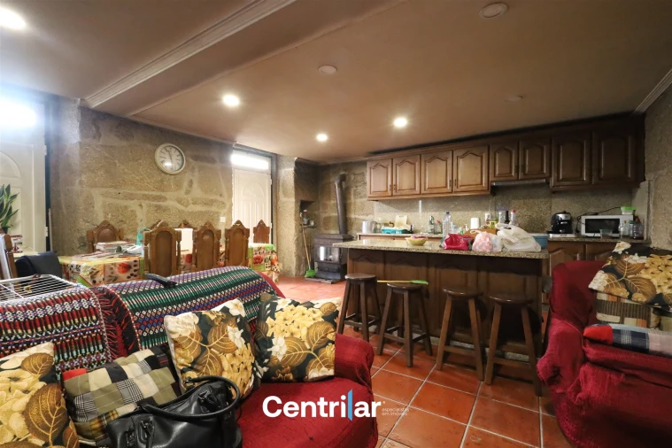 Moradia T4 para Venda em Tavares (Chãs, Várzea e Travanca) Foto 3