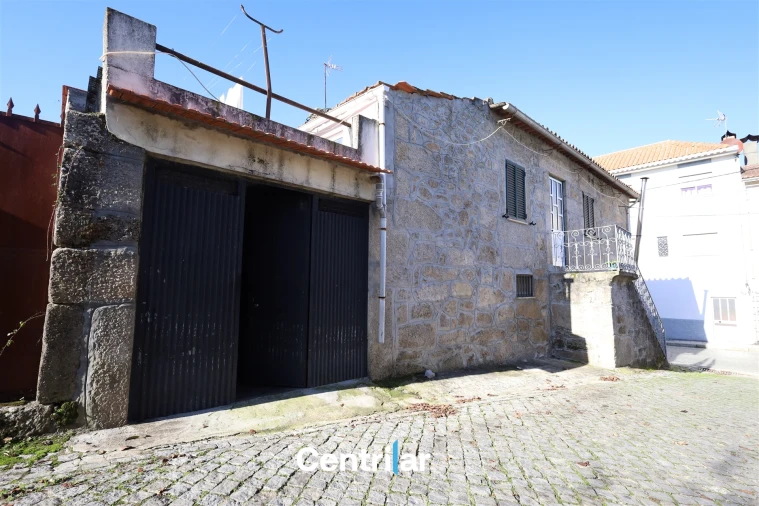 Moradia T4 para Venda em Tavares (Chãs, Várzea e Travanca) Foto 1