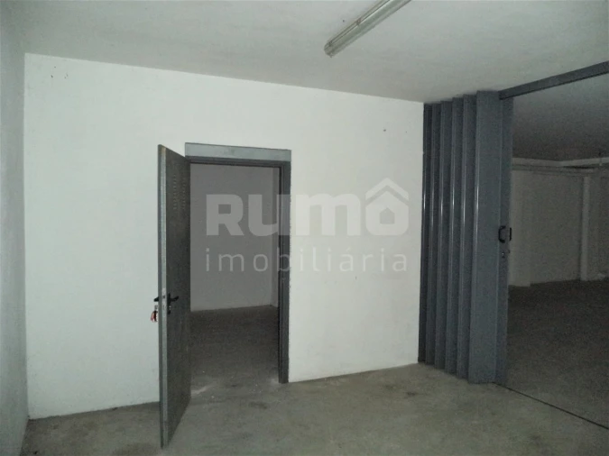 Armazém para Venda em Santa Marta de Portuzelo Foto 4