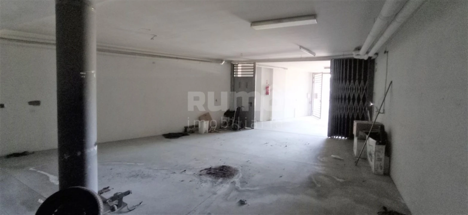 Armazém para Venda em Santa Marta de Portuzelo Foto 1