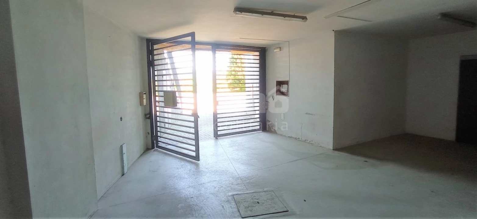 Armazém para Venda em Santa Marta de Portuzelo Foto 2