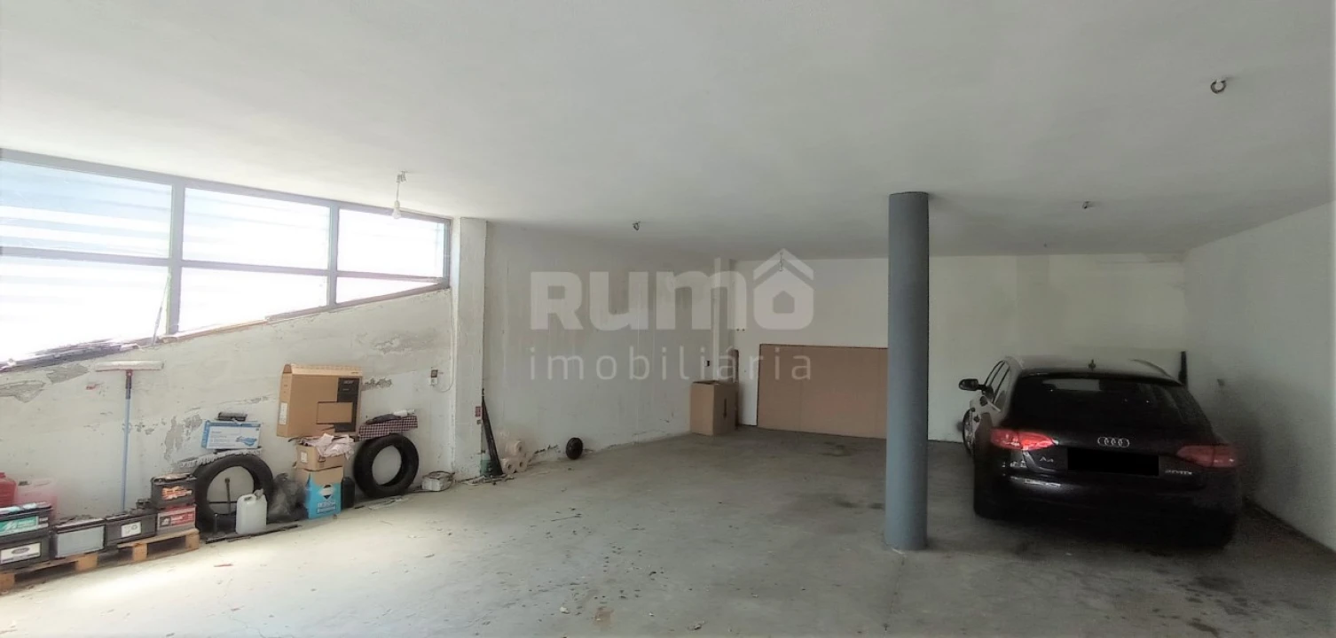 Armazém para Venda em Santa Marta de Portuzelo Foto 1