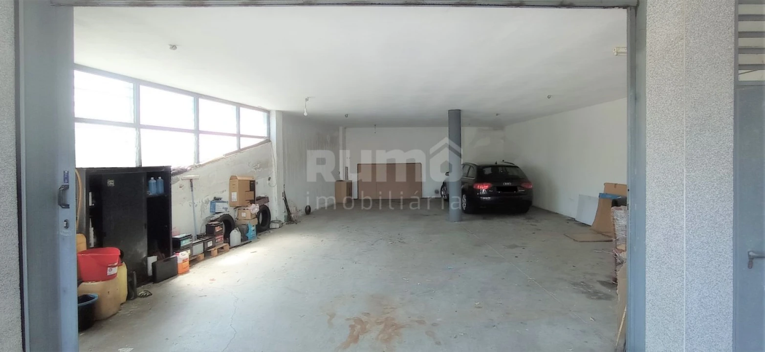 Armazém para Venda em Santa Marta de Portuzelo Foto 2