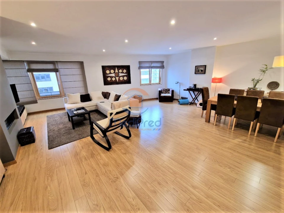 Apartamento T4 para Venda em Loures Foto 7