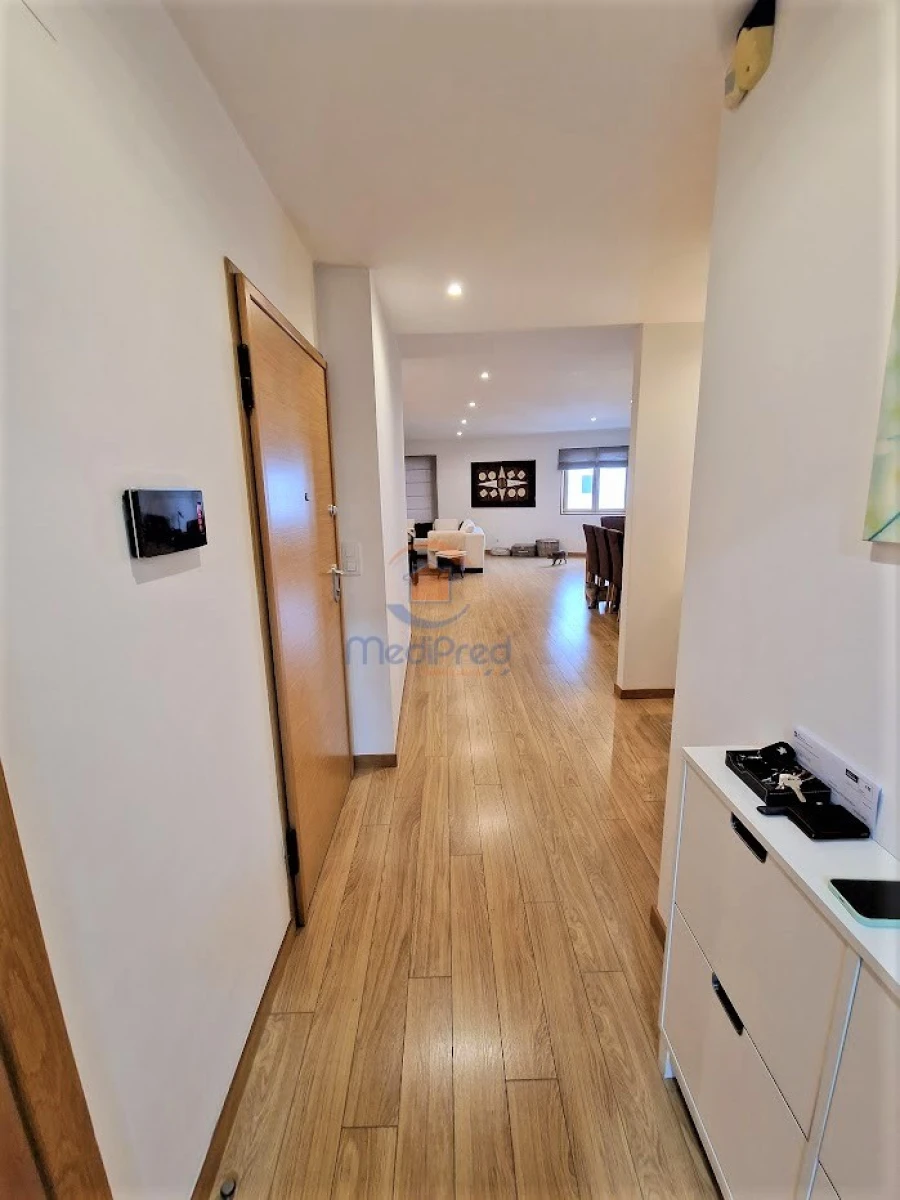 Apartamento T4 para Venda em Loures Foto 3