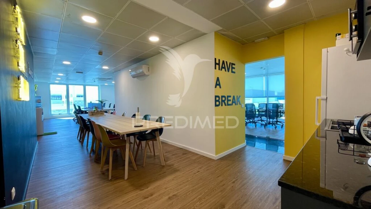 Armazém para Venda em Seixal, Arrentela e Aldeia de Paio Pires Foto 12