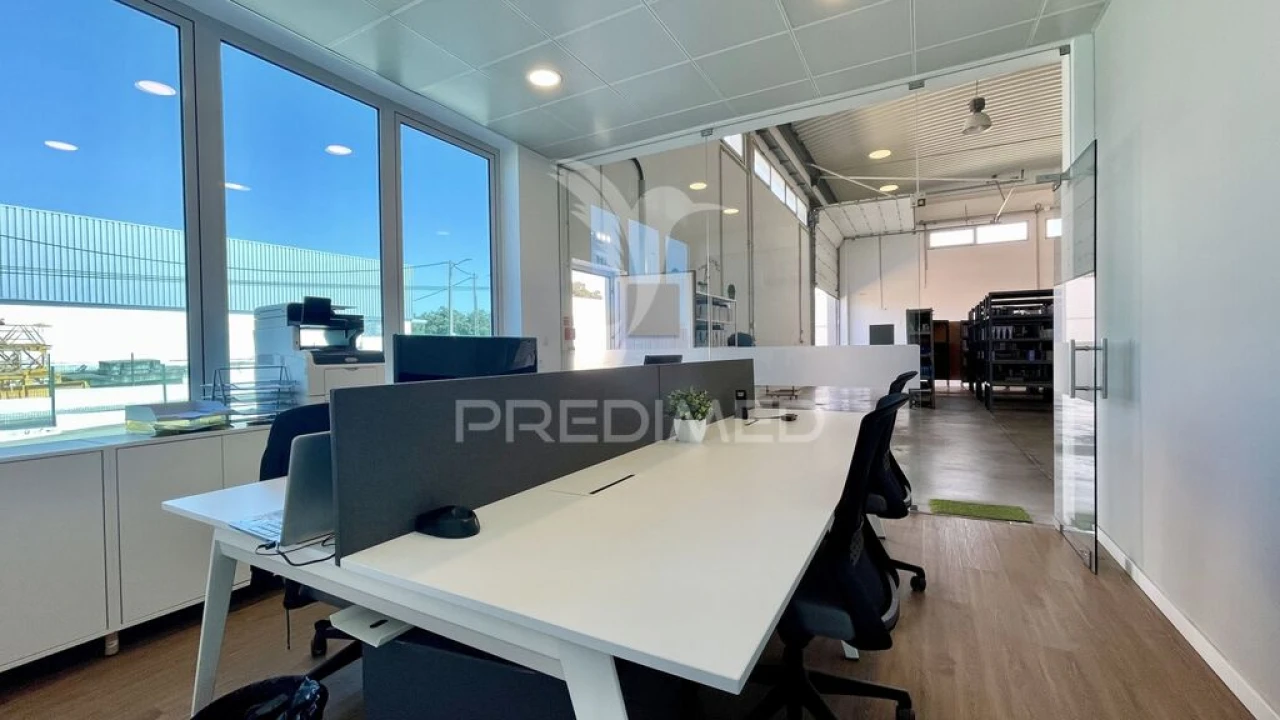 Armazém para Venda em Seixal, Arrentela e Aldeia de Paio Pires Foto 9