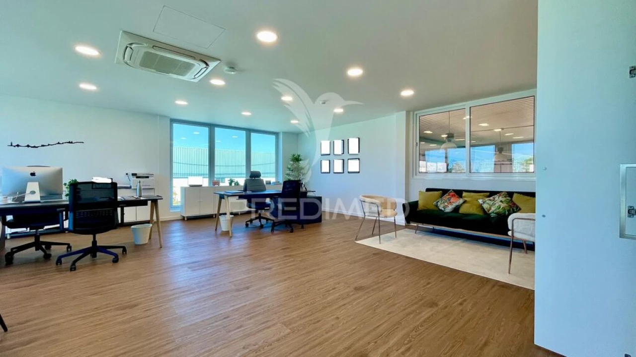 Armazém para Venda em Seixal, Arrentela e Aldeia de Paio Pires Foto 5