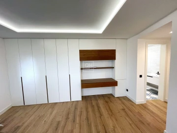 Moradia T4 para Venda em Santa Barbara de Nexe