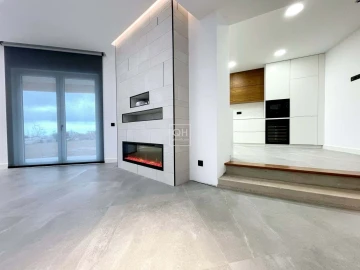 Moradia T4 para Venda em Santa Barbara de Nexe