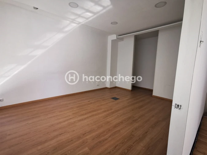 Loja para Arrendamento em Barcelos, V.Boa, V.Frescainha Foto 6