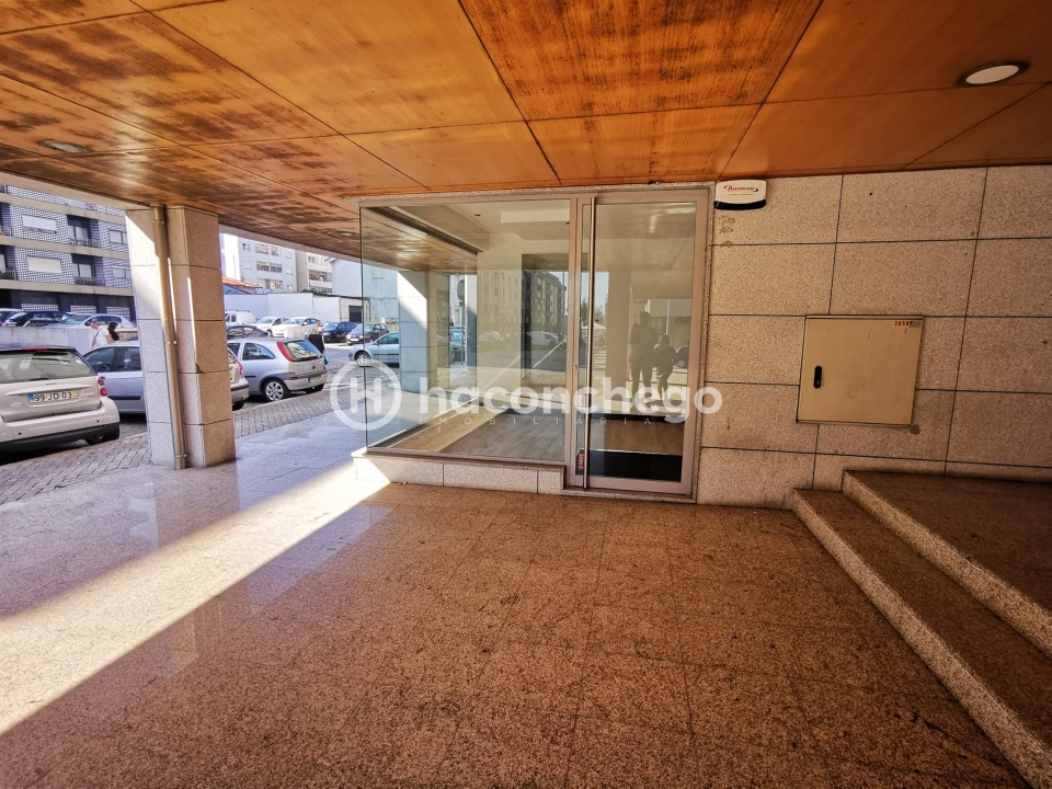 Loja para Arrendamento em Barcelos, V.Boa, V.Frescainha Foto 1