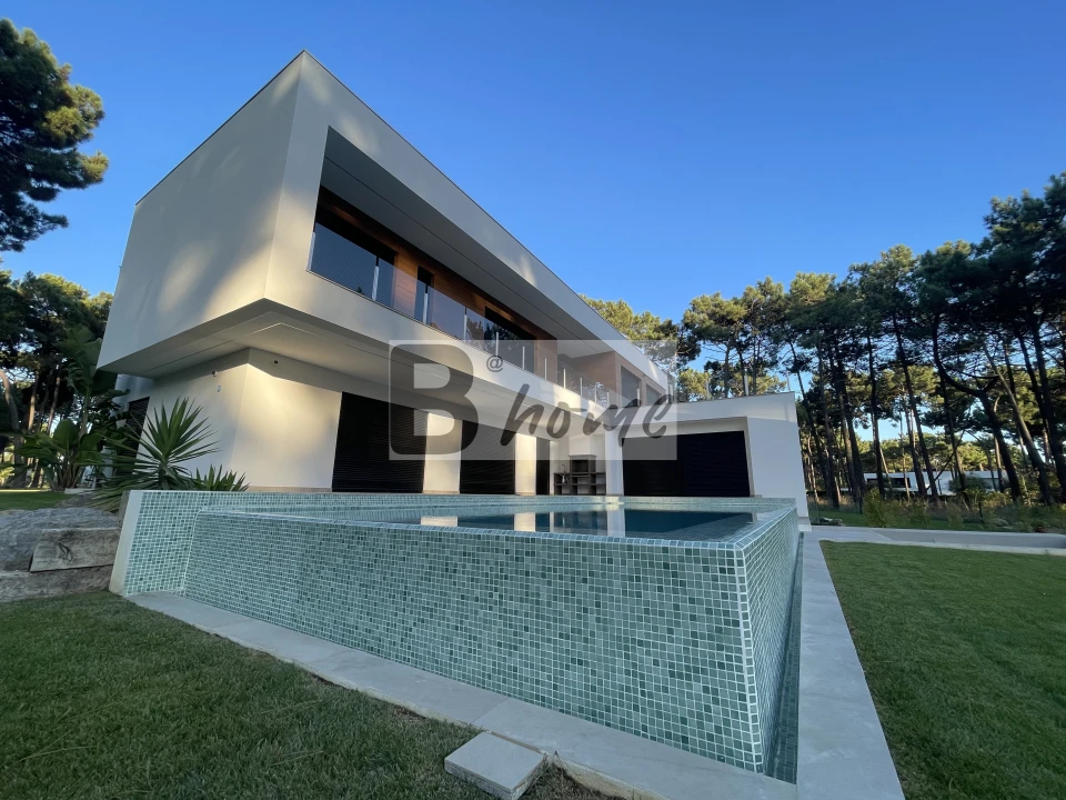 Moradia T5 para Venda em Charneca de Caparica e Sobreda Foto 1