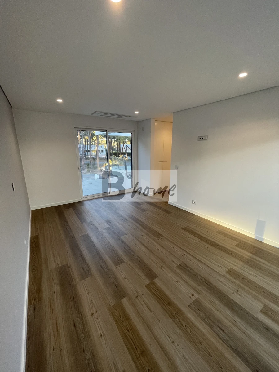 Moradia T5 para Venda em Charneca de Caparica e Sobreda Foto 17