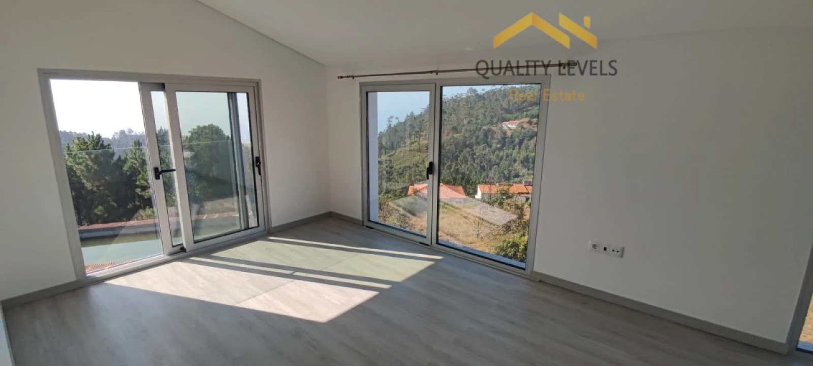 Moradia T3 para Venda em Prazeres Foto 7