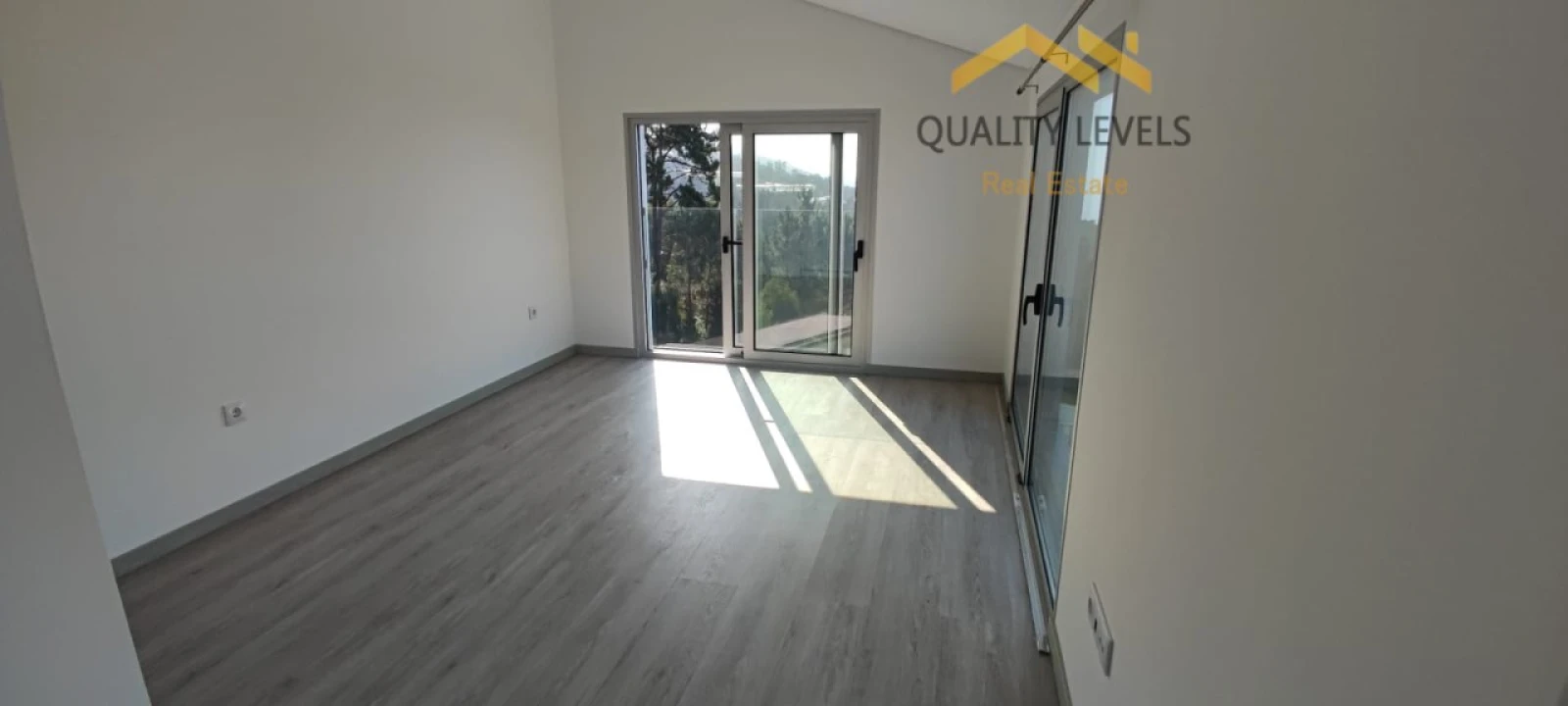 Moradia T3 para Venda em Prazeres Foto 8