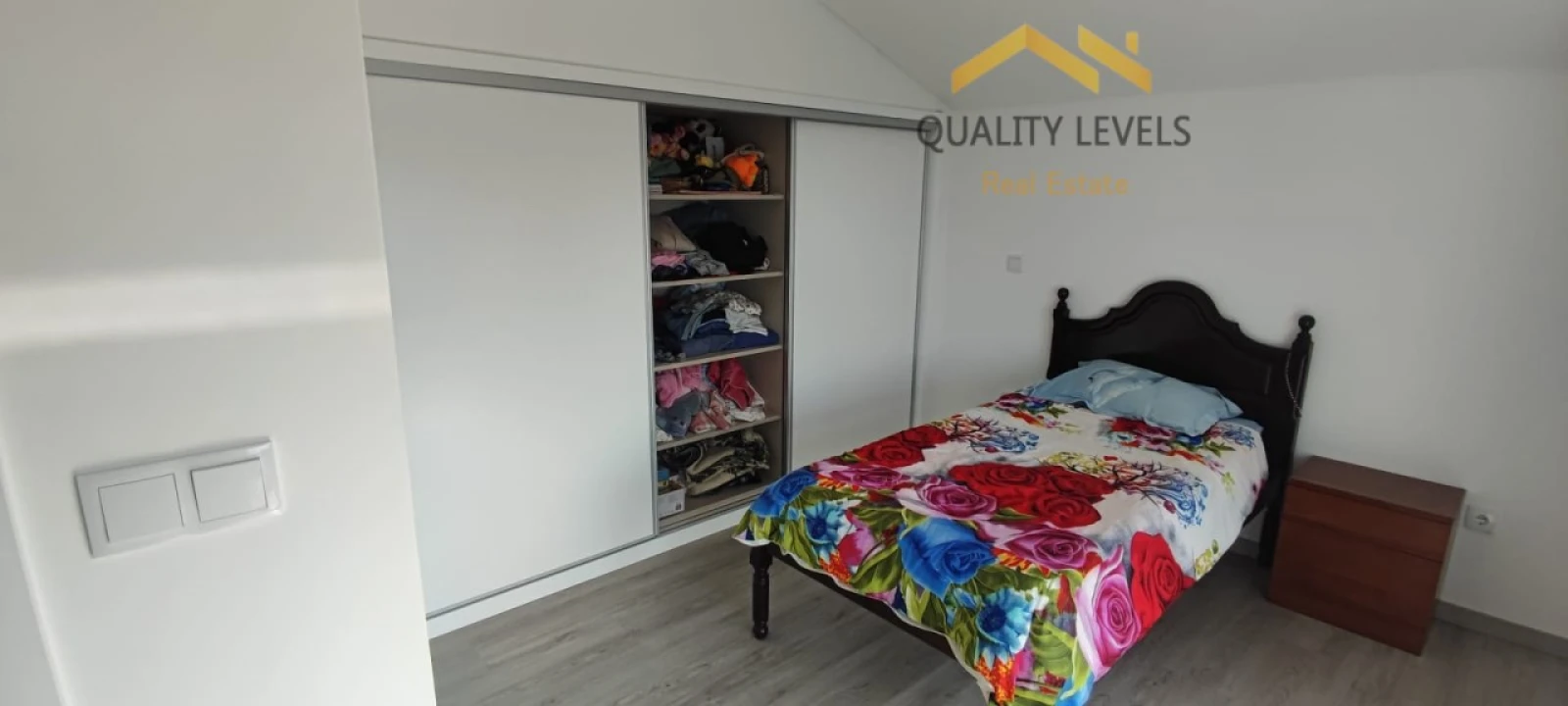 Moradia T3 para Venda em Prazeres Foto 9