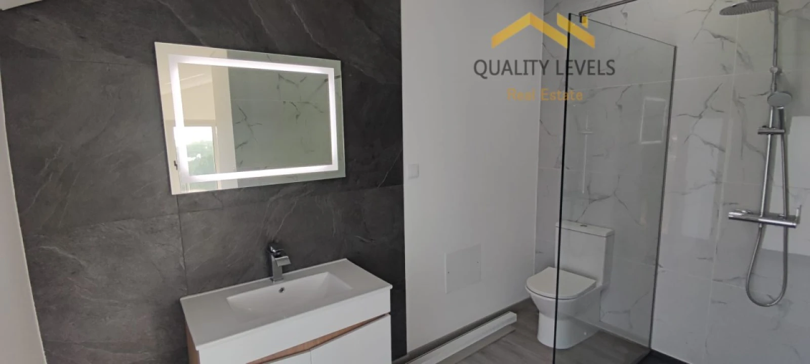 Moradia T3 para Venda em Prazeres Foto 15