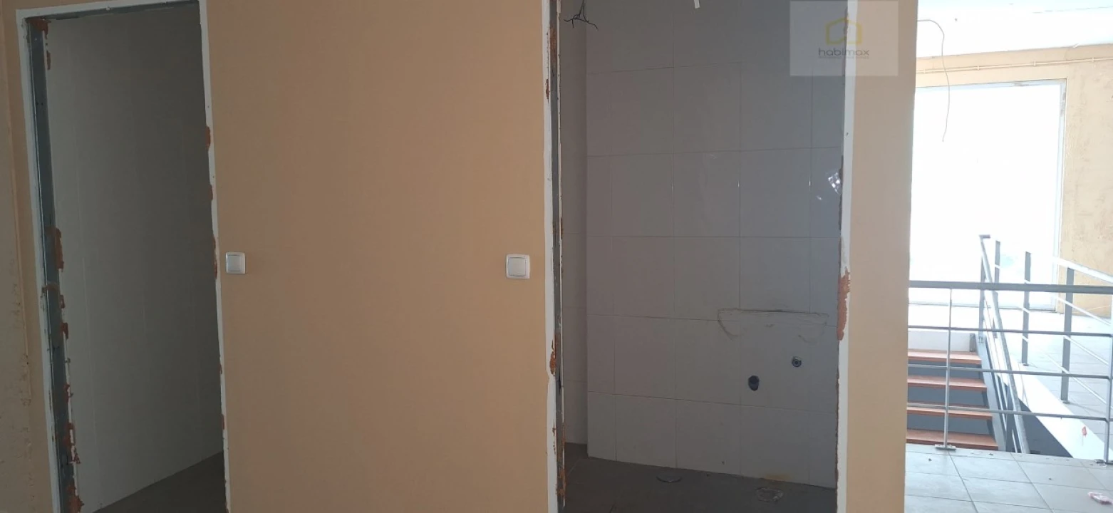 Loja para Arrendamento em Vila Franca do Campo (São Pedro) Foto 6