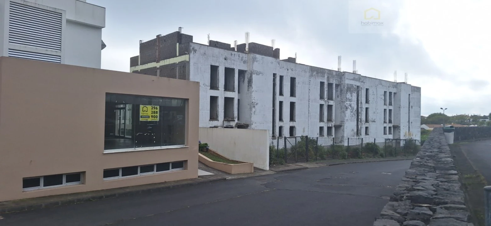 Loja para Arrendamento em Vila Franca do Campo (São Pedro) Foto 8