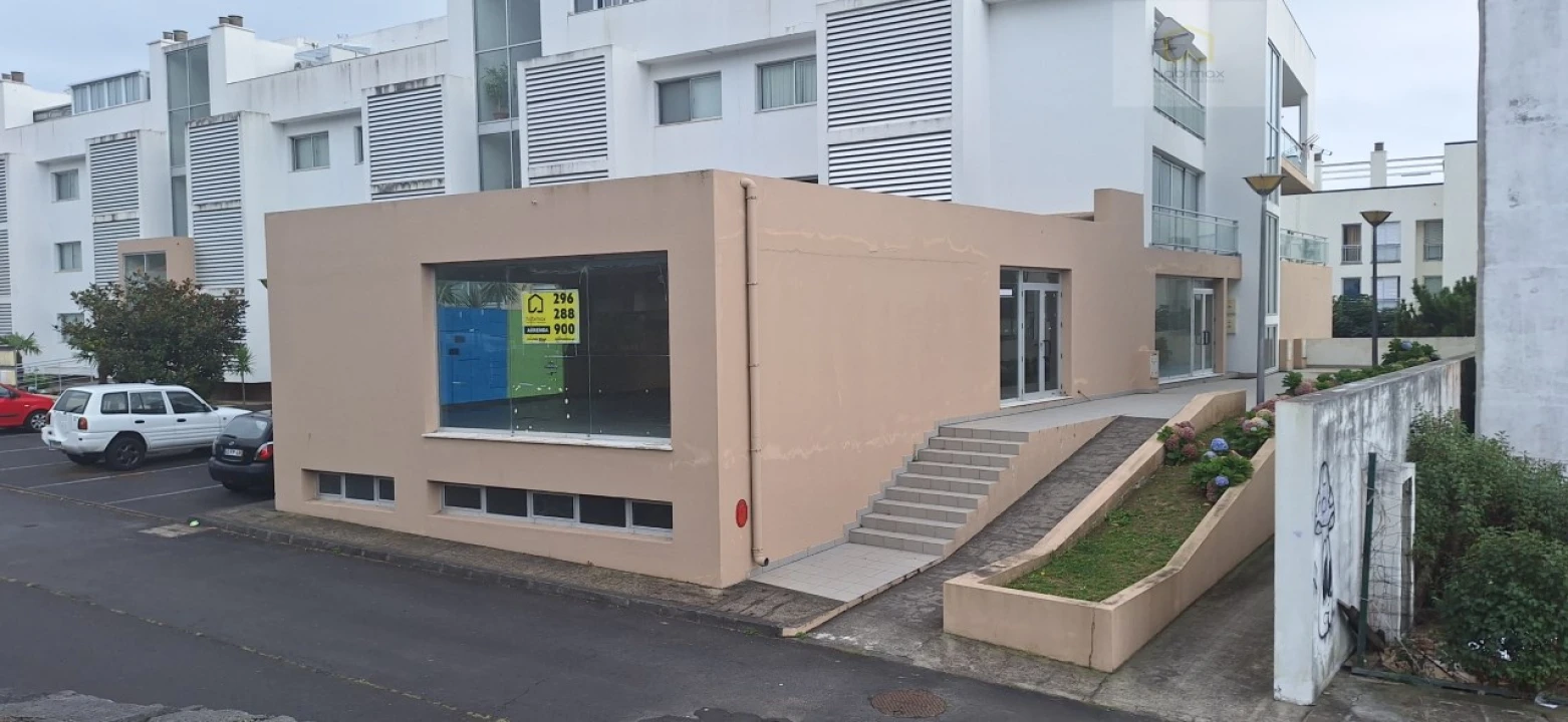 Loja para Arrendamento em Vila Franca do Campo (São Pedro) Foto 13