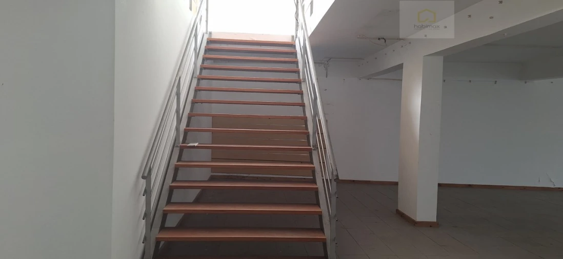 Loja para Arrendamento em Vila Franca do Campo (São Pedro) Foto 3