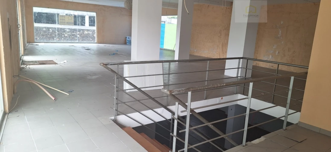 Loja para Arrendamento em Vila Franca do Campo (São Pedro) Foto 2
