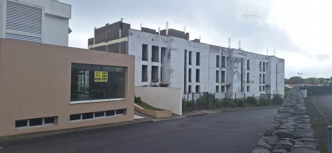 Loja para Arrendamento em Vila Franca do Campo (São Pedro) Foto 8