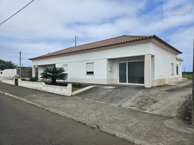 Moradia T8 para Venda em Santa Cruz da Graciosa Foto 1