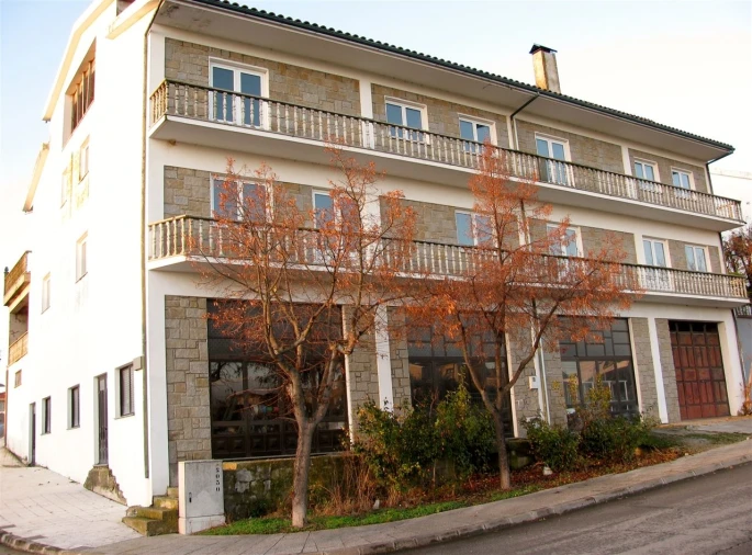 Prédio para Venda em Sendim e Atenor