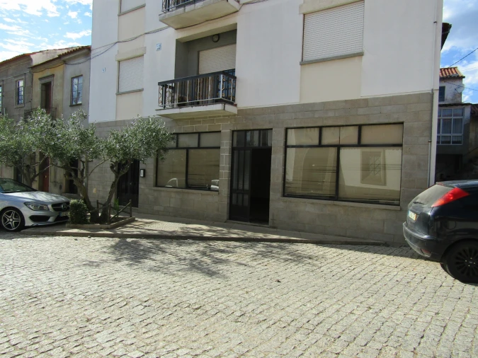 Loja para Arrendamento em Sendim e Atenor Foto 2