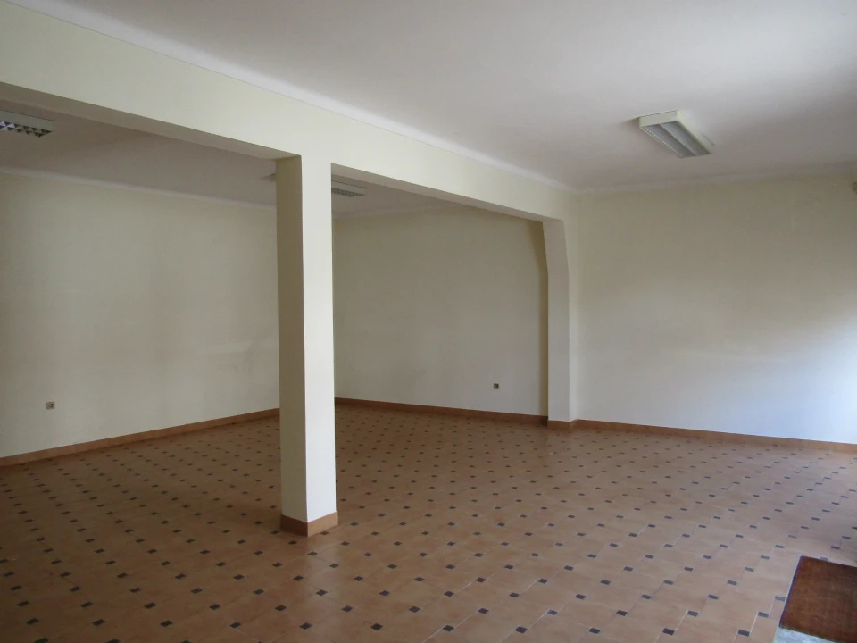 Loja para Arrendamento em Sendim e Atenor Foto 4