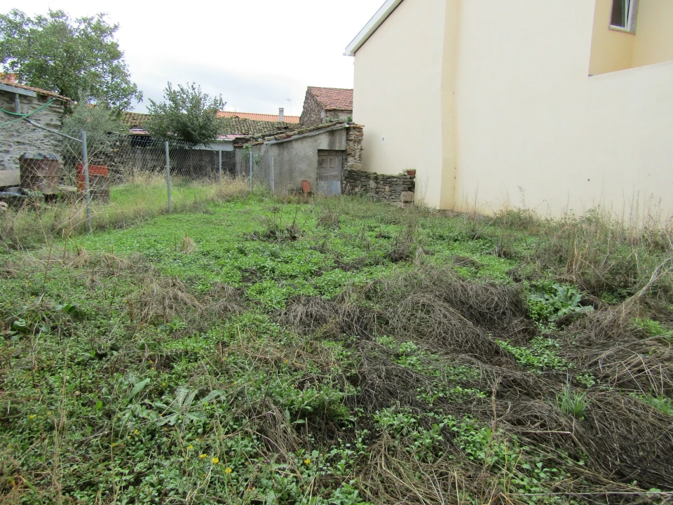 Moradia T4 para Venda em Palaçoulo Foto 3