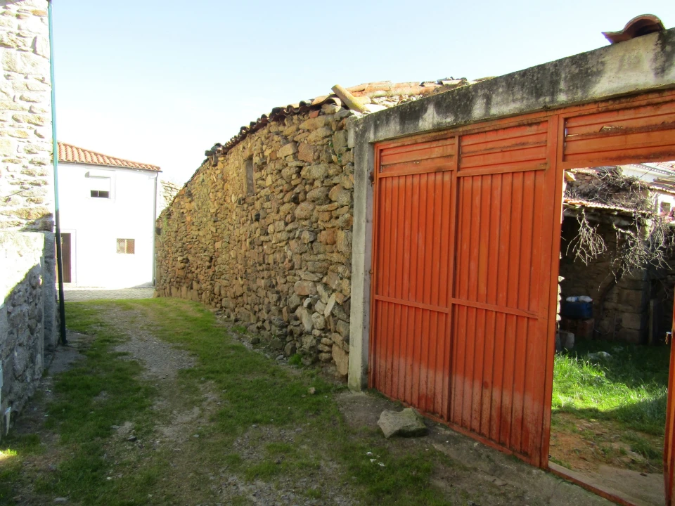 Moradia T0 para Venda em Picote Foto 14