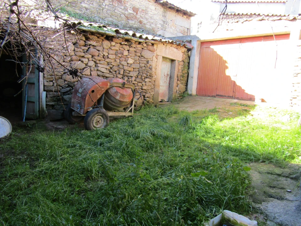 Moradia T0 para Venda em Picote Foto 18