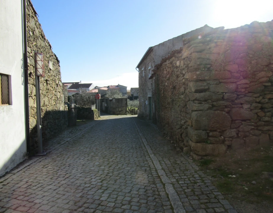 Moradia T0 para Venda em Picote Foto 11