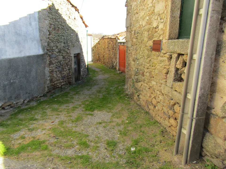 Moradia T0 para Venda em Picote Foto 25