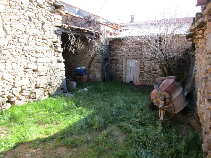 Moradia T0 para Venda em Picote Foto 17