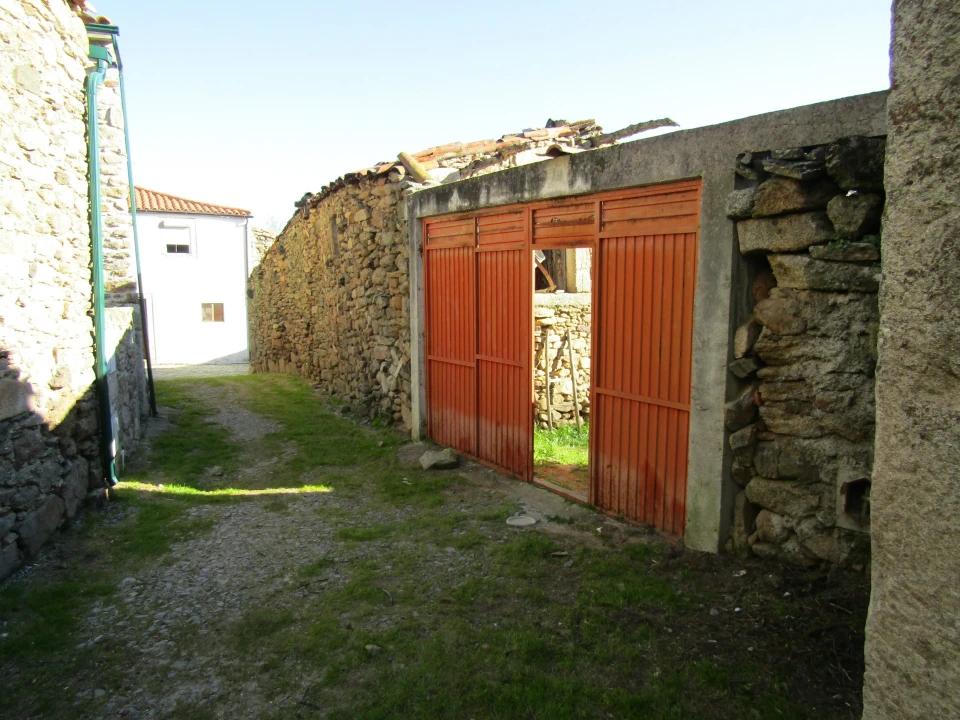 Moradia T0 para Venda em Picote Foto 13