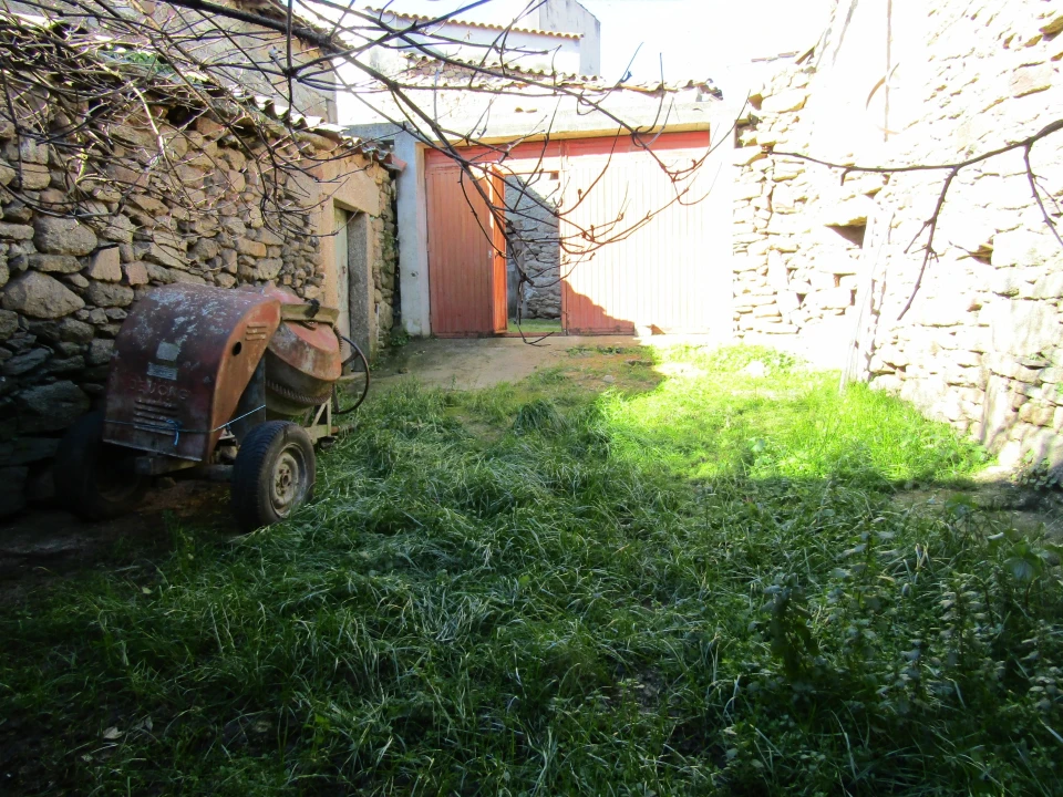 Moradia T0 para Venda em Picote Foto 4